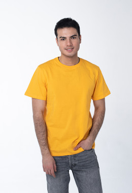 Желтая мужская футболка с лайкрой